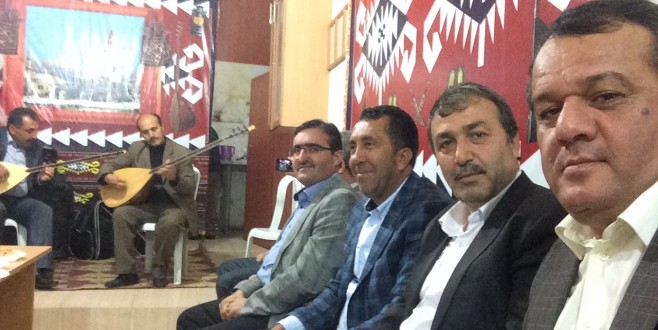 Kahramanmaraşlı Halk Ozanları kendilerini ziyaret eden misafirlerine türkü dolu bir gece yaşattılar.