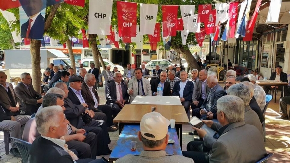 Kamil Dalkara, Türkoğlu’da esnaf gezisine çıktı.