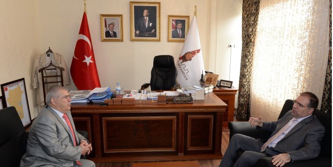 KAYMAKAM TÜRKÖZ’DEN MAHÇİÇEK’E NEZAKET ZİYARETİ.