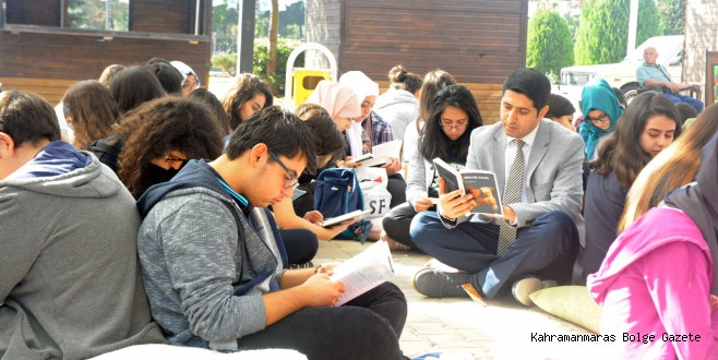 KİTAP FUARI’NIN İLK GÜNÜNDE KİTAP OKUMA ETKİNLİĞİ
