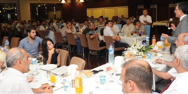 KSÜ YÖNETİMİ İFTAR YEMEĞİNDE BASINLA BİR ARAYA GELDİ.