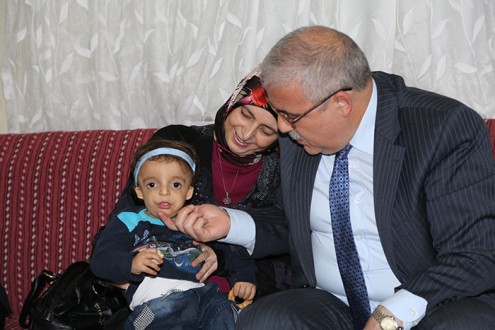 KÜÇÜK AHMET ‘İN ARTIK DUYABİLECEK OLMASI GÖRKEM AİLESİNİ SEVİNCE BOĞDU.