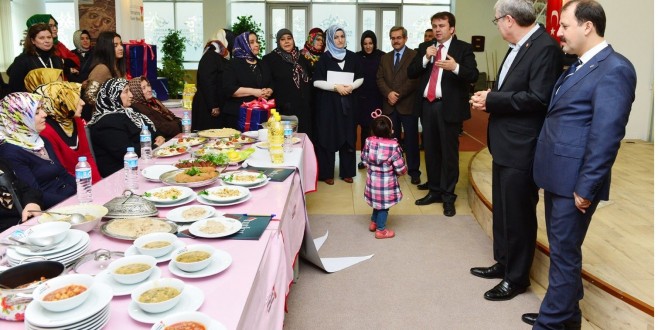 KURTULUŞ ETKİNLİKLERİ YÖRESEL YEMEK YARIŞMASI BÜYÜK İLGİ GÖRDÜ.