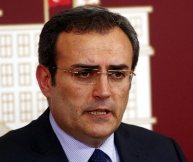 MAHİR ÜNAL’IN HER HİZMETTE İMZASI VAR.
