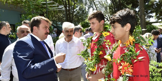 MİLLİ GÜREŞÇİLERİ KARŞILAMA