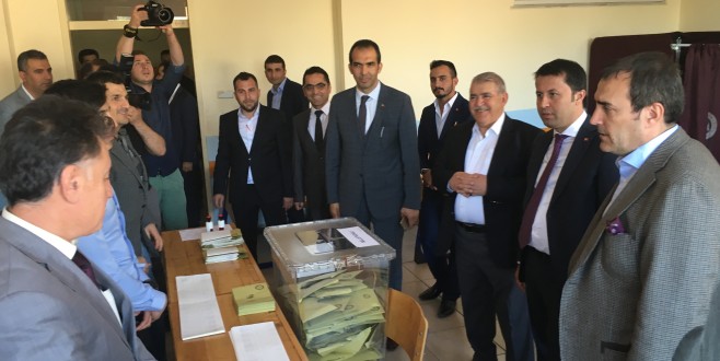 ONİKİŞUBAT BELEDİYE BAŞKANI HANEFİ MAHÇİÇEK OYUNU KULLANDI