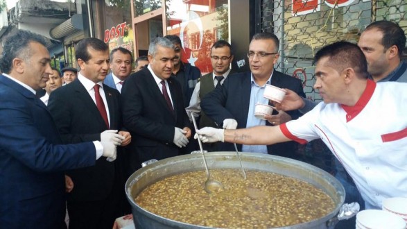 PAZARCIK ESNAF ODASINDAN NARLI MAHALLESİNDE AŞURE ETKİNLİĞİ..