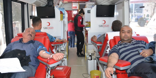 Pazarcık ilçesinde Vatandaşlardan Kızılay Kan Bağışı Kampanyasına Destek.