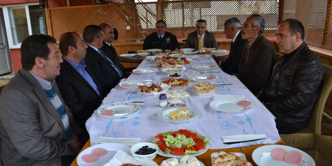 PAZARCIK KAYMAKAMI DR.MEHMET BOZTEPE PAZARCIK HALKINA, SİYASİ PARTİ TEMSİLCİLERİNE VE BASIN MENSUPLARINA TEŞEKKÜR ETTİ.