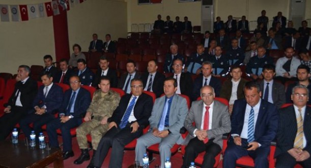 PAZARCIK KAYMAKAMLIĞI VE PAZARCIK BELEDİYESİ PERSONELİNE ETİK DEĞERLER VE ETKİLİ İLETİŞİM SEMİNERİ.