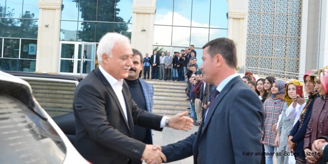 PROF. DR. NİHAT HATİPOĞLU, SEVENLERİYLE BULUŞTU…