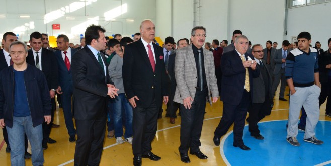 RAHMETLİ GAZETECİ OSMAN SAYIN ADINA YAPTIRILAN SPOR SALONU TANITILDI