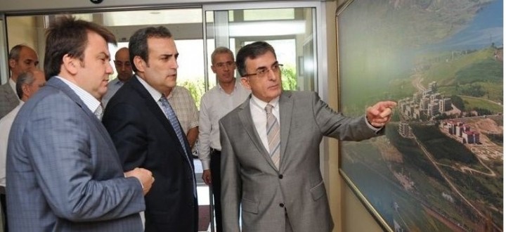 REKTÖR KARAASLAN '' DİŞ HEKİMLİĞİ FAKÜLTEMİZ HAYIRLI OLSUN.''