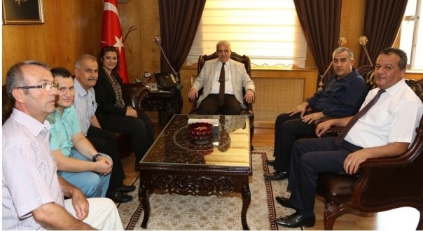 SESSİZLER (İŞİTME ENGELLİLER) DERNEĞİ YÖNETİM KURULUNDAN VALİ GÜVENÇER’E ZİYARET.