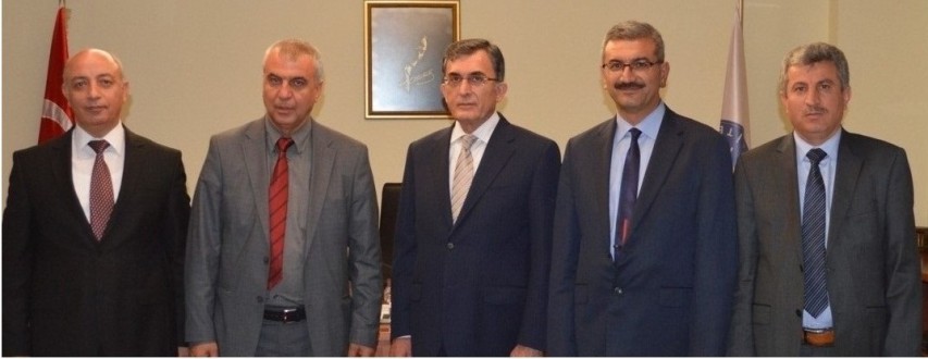 SURİYE GEÇİCİ HÜKÜMETİNDEN REKTÖR KARAASLAN’A TEŞEKKÜR PLAKETİ.