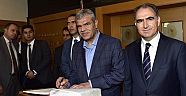 BAŞBAKAN YARDIMCISI VEYSİ KAYNAK’TAN VALİ VAHDETTİN ÖZKAN’A HAYIRLI OLSUN ZİYARETİ