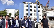 BAŞKAN ERKOÇ YIKIM ÇALIŞMALARINI İNCELEDİ