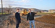 BAŞKAN OKUMUŞ TÜRKOĞLU İLÇEMİZE YAPILAN 3.ÇEVRE YOLU ÇALIŞMALARINI YERİNDE İNCELEDİ.