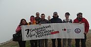 BİNLER ULUDAZ’DA UĞUR BÖCEKLERİNİN YANINDA.
