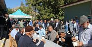 BÜYÜKŞEHİR’DEN EKİNÖZÜ’NDE BİNLERCE KİŞİYE AŞURE İKRAMI