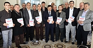 DİN BİR SEN DİN GÖREVLİLERİNE ÜCRETSİZ KİTAP DAĞITTI