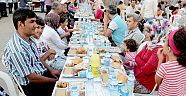 DULKADİROĞLU İFTAR SOFRASINI AKSU MAHALLESİNE KURDU