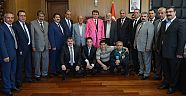 ESNAF ODALARI BAŞKAN ERKOÇ’A KAFTAN GİYDİRDİ.