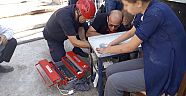 ET MAKİNASINDA ELİ SIKIŞAN GENCİN YARDIMINA BÜYÜKŞEHİR İTFAİYESİ YETİŞTİ