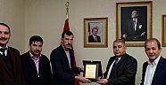 HAYRAT İNSANİ YARDIM DERNEĞİNDEN BAŞKAN MAHÇİÇEK’E “TEŞEKKÜR” PLAKETİ