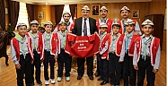 İZCİLERDEN ÇANAKKALE KAMPI SONRASI VALİ GÜVENÇER’E ZİYARET