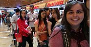 Kahraman Tazeoğlu, Piazza'da Sevenleriyle Buluştu