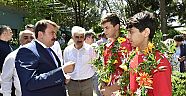 MİLLİ GÜREŞÇİLERİ KARŞILAMA