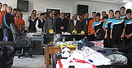 PAZARCIK BELEDİYESİNDEN OKULLARA SPOR MALZEMESİ DESTEĞİ.