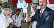 SGK MÜDÜRLÜĞÜ BAHÇESİNDE DAĞITILAN AŞUREYE YOĞUN İLGİ