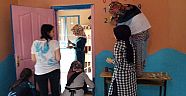 Türkoğlu'nda Toplum Gönüllüleri Vakfı Öğrencileri ve Belediye Okulları Boyadı.