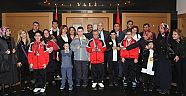 VALİ GÜVENÇER YÜZME ŞAMPİYONASINDA DERECEYE GİREN YÜZÜCÜLER’İ MAKAMINDA KABUL ETTİ