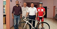 VEYSEL GÜLMEZ PROFESYONEL YOL BİSİKLETİNE KAVUŞTU