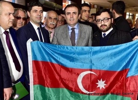 Tural Şahbazlı’dan Bakan Ünal`a Azerbaycan Bayrağı Hediyesi