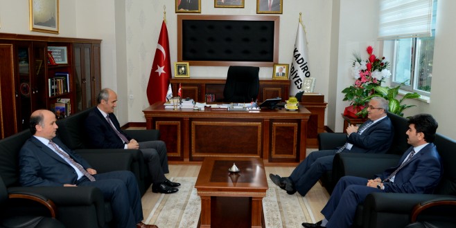 VALİ GÜVENÇER’DEN BAŞKAN OKAY’A İADE-İ ZİYARET