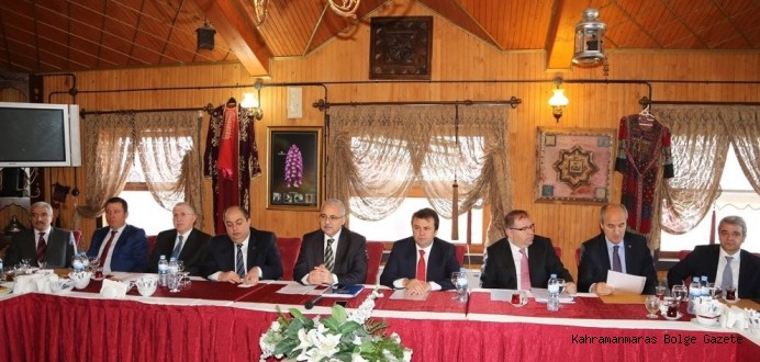 VALİ GÜVENÇER VE TEKSTİL İHTİSAS OSB MÜTEŞEBBİS HEYETİ BASINLA BİRARAYA GELDİ