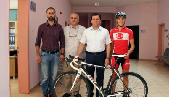 VEYSEL GÜLMEZ PROFESYONEL YOL BİSİKLETİNE KAVUŞTU