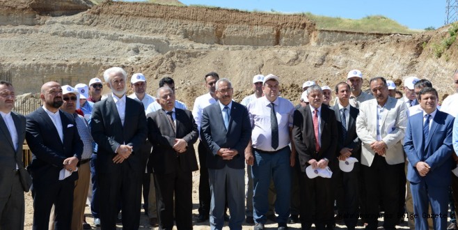 YARI OLİMPİK KAPALI YÜZME HAVUZUNUN TEMELİ DUALARLA ATILDI