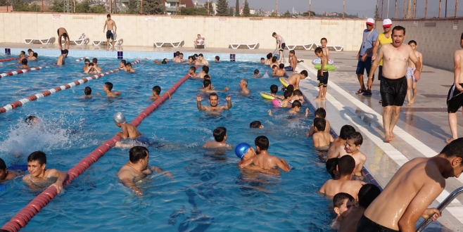 YAZ KURAN KURSU ÖĞRENCİLERİ YÜZME HAVUZUNDA…